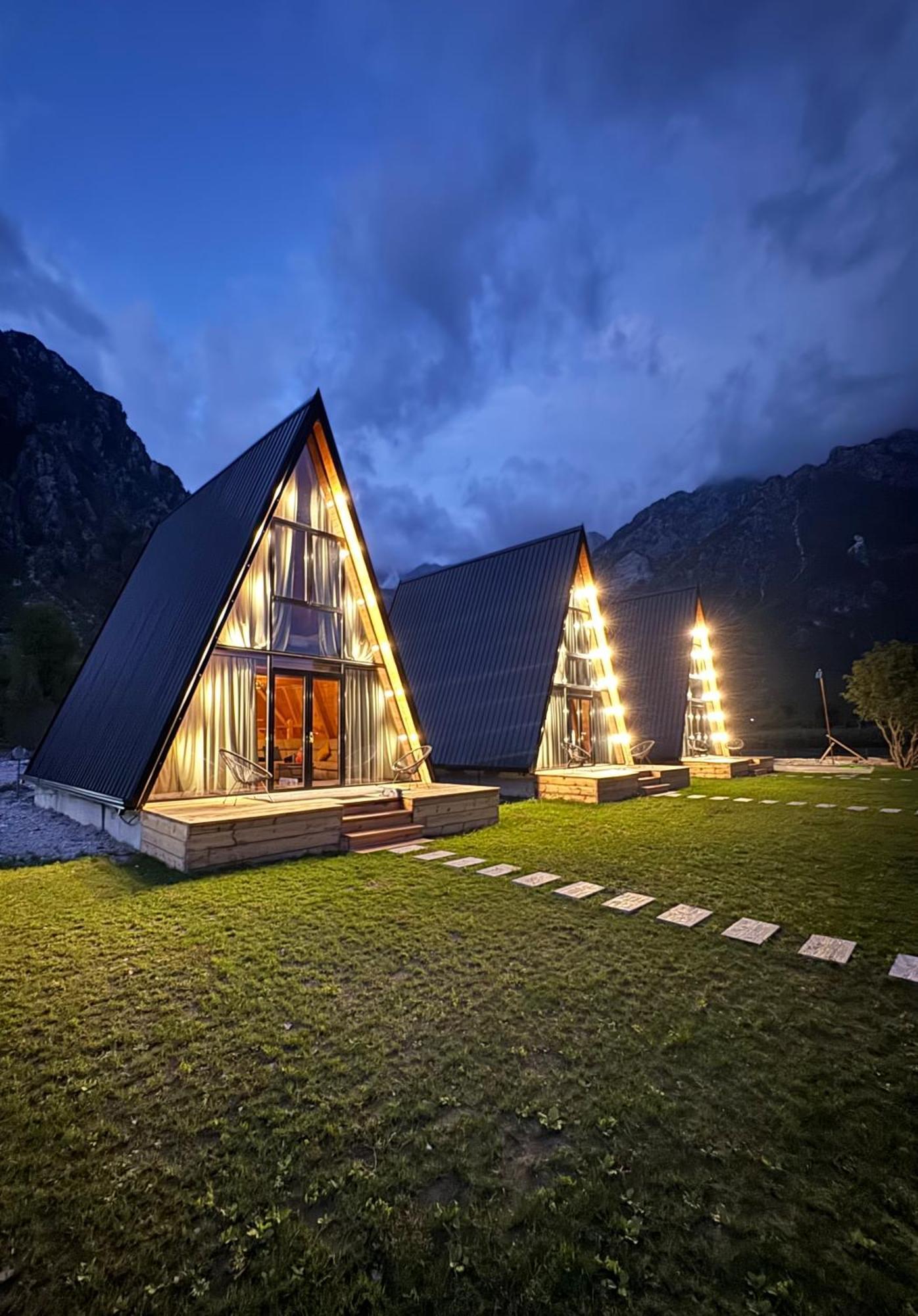 Monark Villas Shkodër Esterno foto